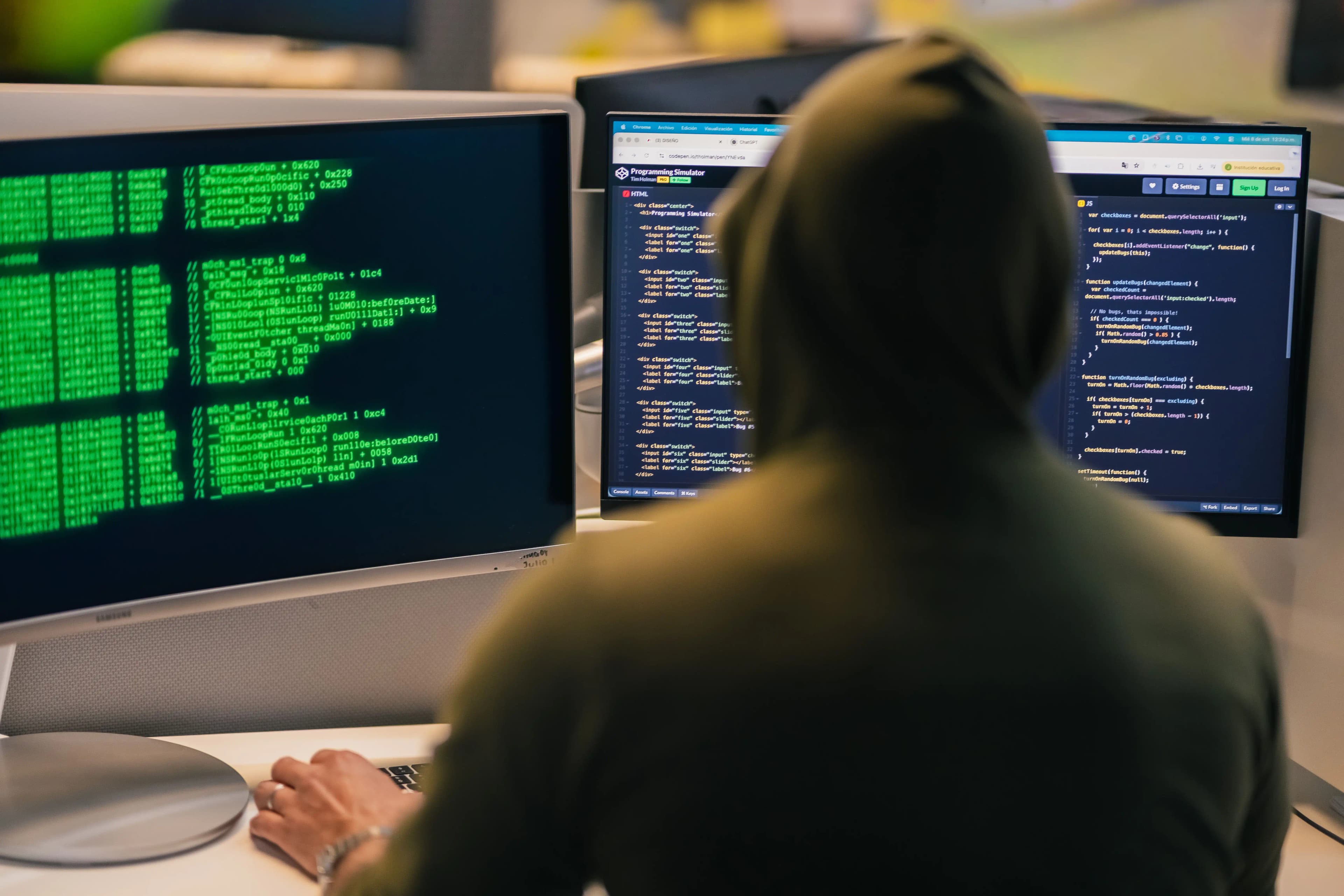 ilustrasi pria sedang coding di depan dua monitor, menggambarkan tema keamanan siber